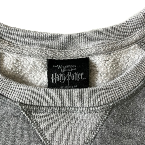 Harry Potter Universal Studios Sweatshirt Gryffindor Arm Patch Women’s XS - Picture 8 of 14